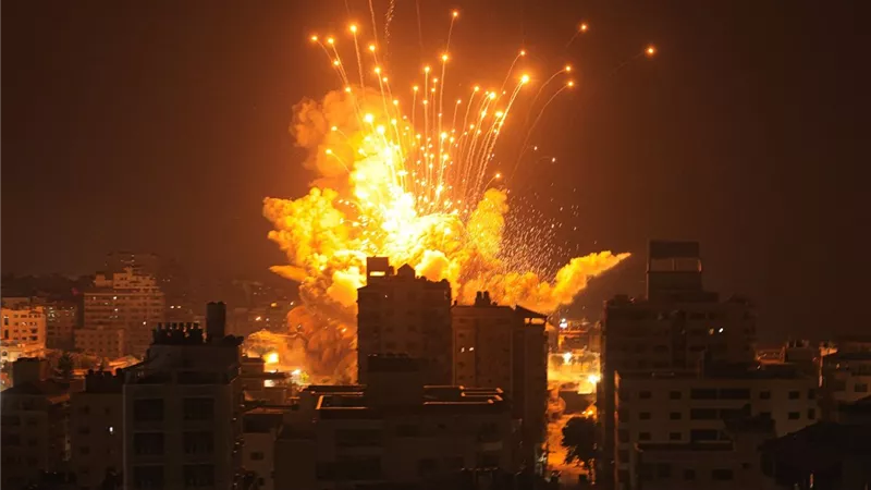 جيش الاحتلال يقصف خان يونس بالدبابات