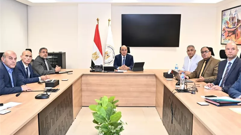 وزير الري يوجه بمواجهة أي تعديات على مجرى النهر بكل حسم 