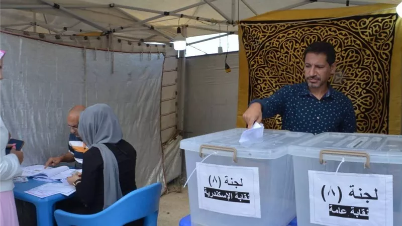 إقبال كبير على انتخابات التجديد النصفي لنقابة الأطباء بالإسكندرية (صور) 