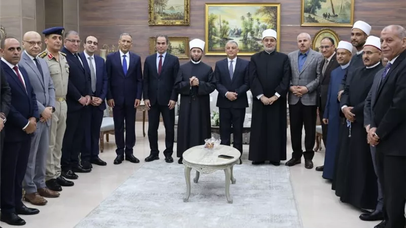وزير الأوقاف ومفتي الديار ومحافظ الإسماعيلية يشهدون صلاة الجمعة احتفالًا بالعيد القومي الـ74 للمحافظة