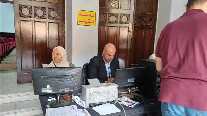  أسامة عبد الحي والوكيل ونقيب القاهرة يدلون بأصواتهم في انتخابات التجديد النصفي لـ«الأطباء»