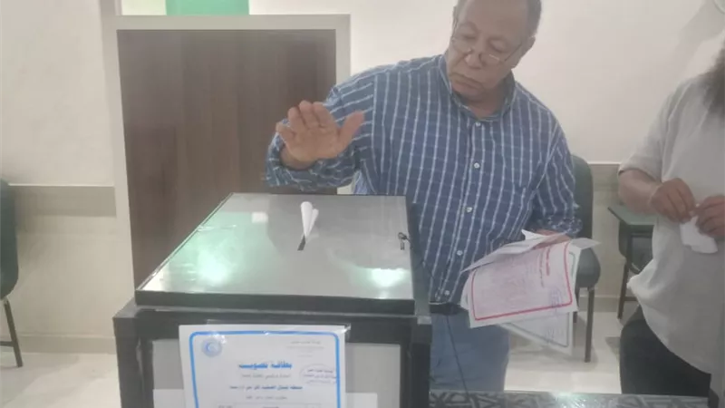 إقبال من الأطباء على لجان التصويت في انتخابات النقابة داخل الفيوم