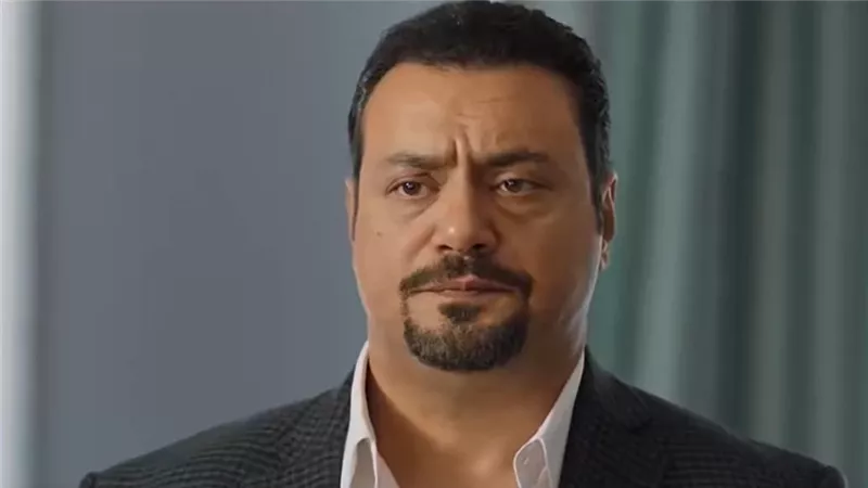  البعد عن بعض الناس غنيمه..رسالة غامضة من  مراد مكرم علي الفيس بوك 