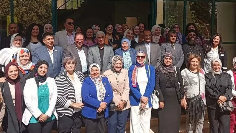 السكرتير العام لمحافظة المنيا يترأس الاجتماع الدوري للجنة التنسيقية لمبادرة “معًا بالوعي نحميها”