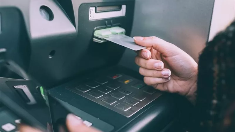 بعد خفض الفائدة.. حد السحب اليومي من البنوك وماكينات الـATM وتطبيق إنستاباي