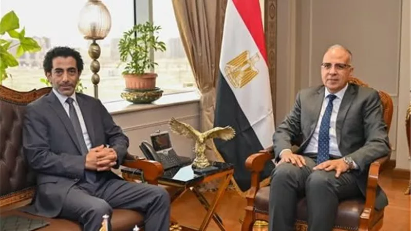 وزير الري يبحث مع مسؤولي «الشبكة الإسلامية» تعزيز مشروعات كفاءة استخدام المياه
