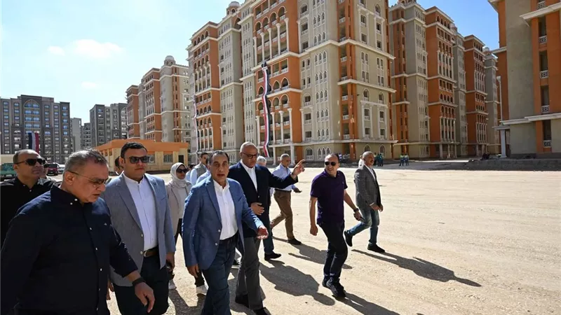 رئيس الوزراء يتابع ميدانيًا الموقف التنفيذي بمشروع «دارة» لتطوير عواصم المحافظات