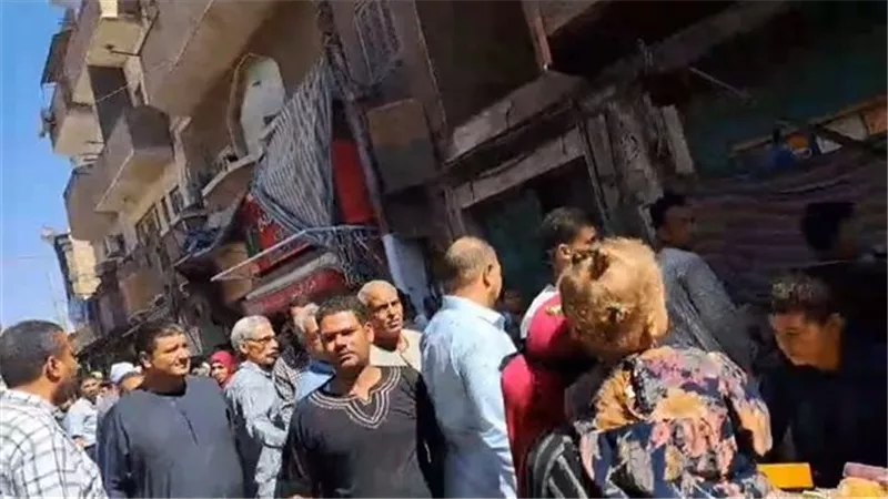 لضبط الشارع.. حملة مكبرة لإزالة الإشغالات والتعديات بدشنا في قنا 