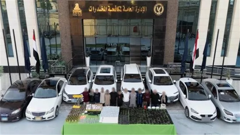 بينهم 7 أجانب.. القبض على عصابة بحوزتها حشيش وإكستاكسى بـ 127 مليون جنيه
