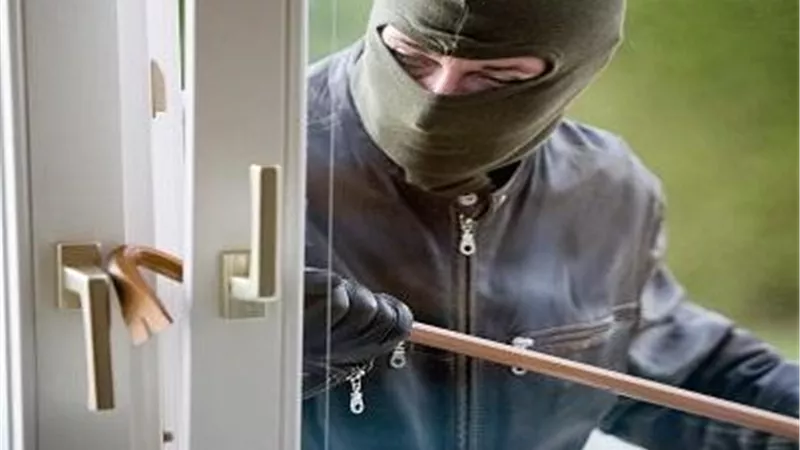 القبض على تشكيل عصابي تخصص في سرقة المنازل بالشرقية