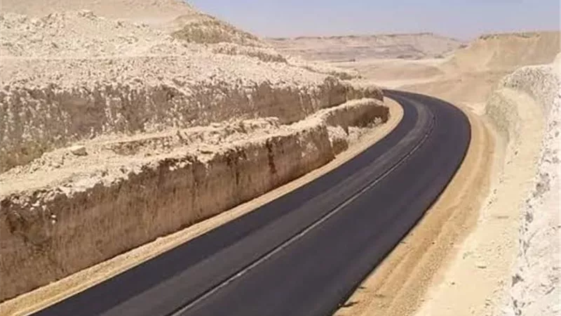 انتهاء رصف محور تنيدة – منفلوط بطول 280 كم يربط الوادي الجديد بأسيوط