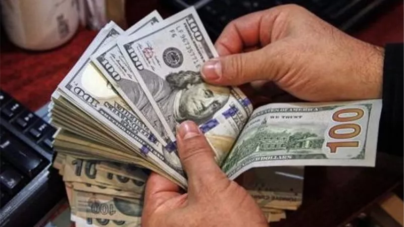 بعد رفع التصنيف.. إلى أين يتجه سعر الدولار في مصر؟