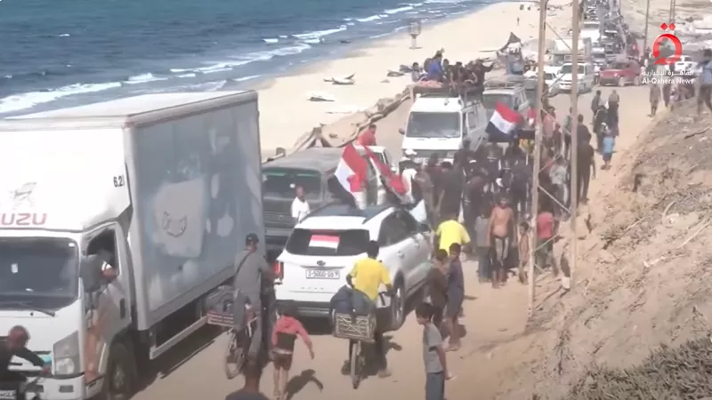 قوافل العائدين ورفرفة العلم المصري تعكس الدور الإنساني للقاهرة| فيديو