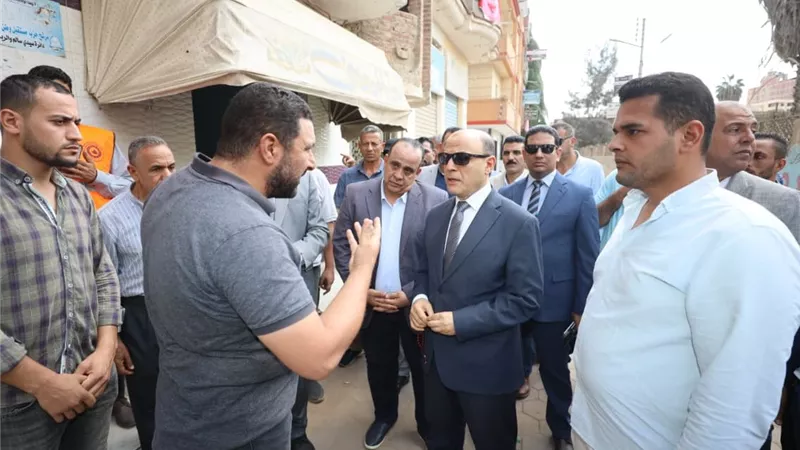 محافظ كفر الشيخ يستمع لطلبات سيدي سالم.. ويؤكد: المواطن شريك في التنمية |صور
