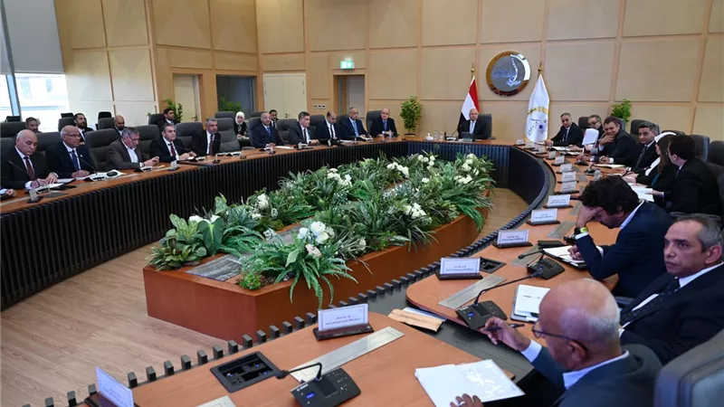 وزير الصناعة يعلن عن حافز استثنائي لمصنعي الأسمنت في أكتوبر