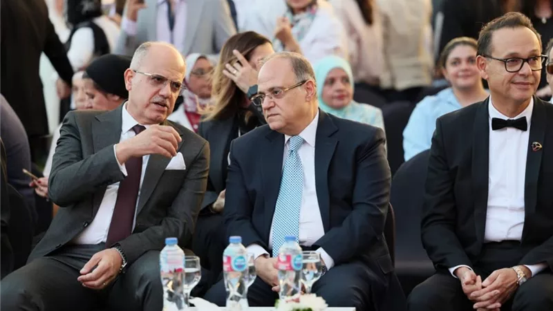 رئيس هيئة الدواء يشارك في حفل تخرج الجامعة الألمانية بالقاهرة| صور 