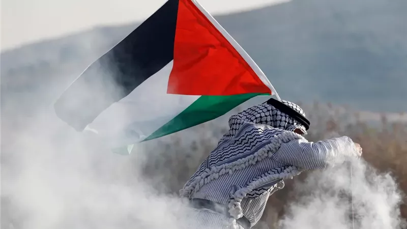 المالية الفلسطينية تعلن دفع نصف راتب يوليو غدا