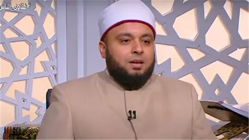 هل يشفع الابن لوالديه إذا مات في سن الخامسة عشرة؟.. أمين الفتوى يجيب
