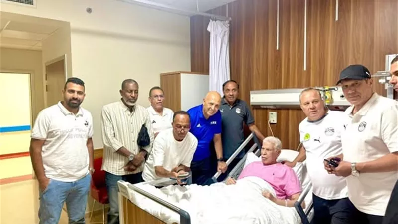 وفد من مدربي الرخصة التدريبية Pro  يزور حسن شحاتة للإطمئنان على حالته الصحية
