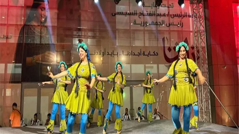 فرقة بورسعيد للفنون الشعبية تتألق في معرض «تراثنا» للحرف اليدوية 