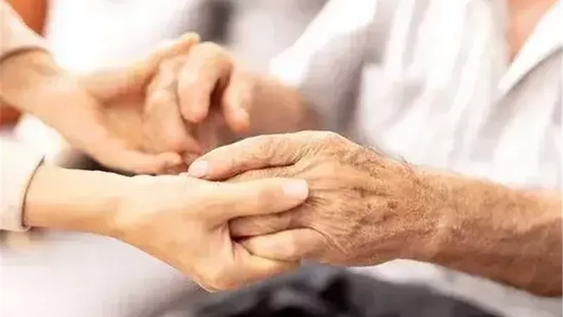 هل العم أبًا شرعًا لأبناء أخيه؟..الأزهر يوضح الحقوق والواجبات وحكم الإنفاق عليهم