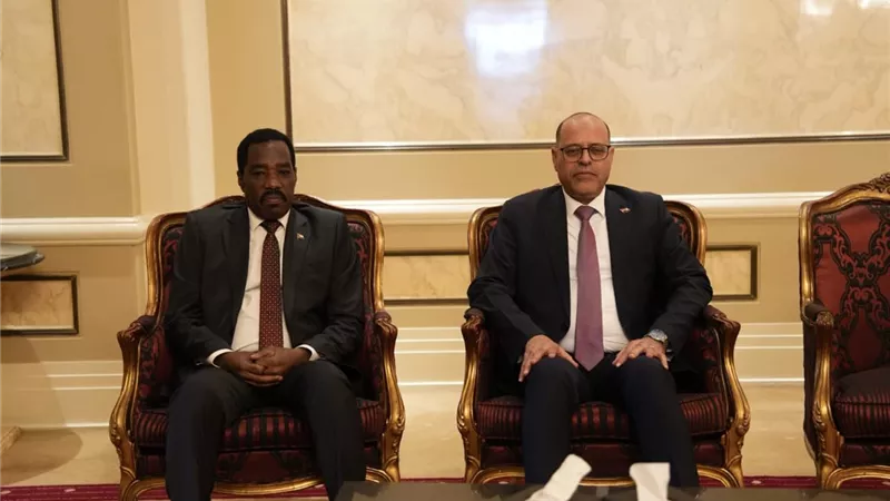 «جبران» يلتقي نظيره السوداني لبحث قضايا العمال المشتركة بين البلدين