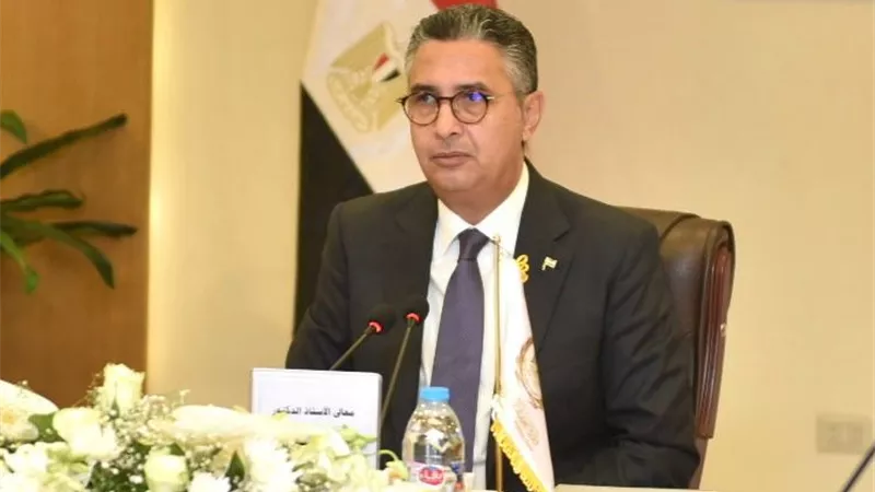 وزير التموين يستعرض أداء الشركة القابضة للصناعات الغذائية ويؤكد استمرار خطط التطوير