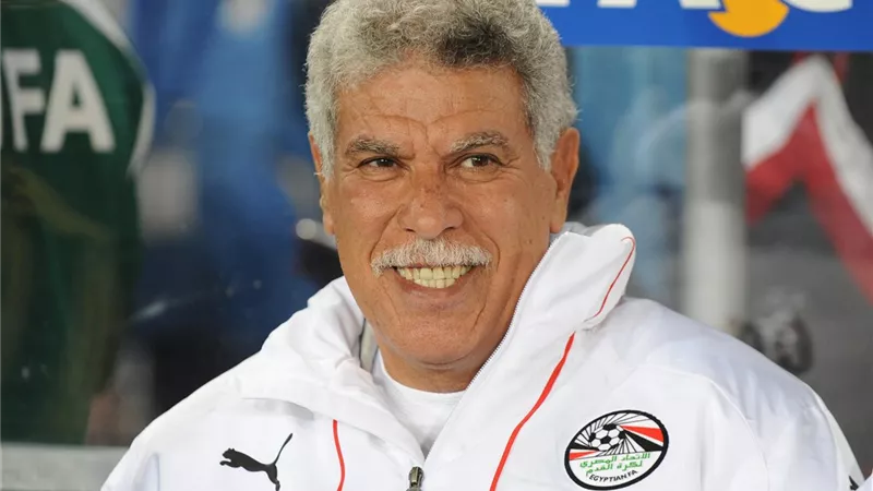 حسن شحاتة يغادر المستشفى ويستعد لجراحة منظار خلال أيام