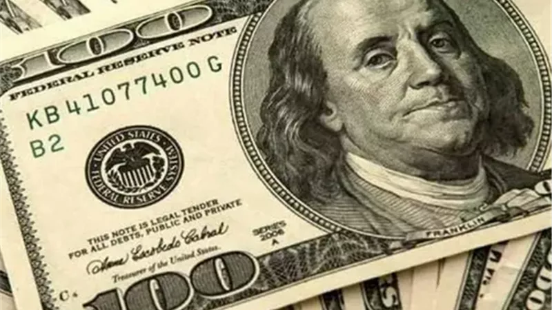  سبب عودة ارتفاع الدولار أمام الجنيه.. خبير مصرفي يكشف ماذا حدث؟