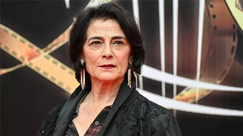 تكريم الفلسطينية هيام عباس بجائزة الهرم الذهبي في مهرجان القاهرة السينمائي