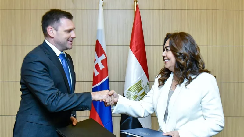 مصر وسلوفاكيا توقعان مذكرة تفاهم لتعزيز التعاون في حماية البيئة 