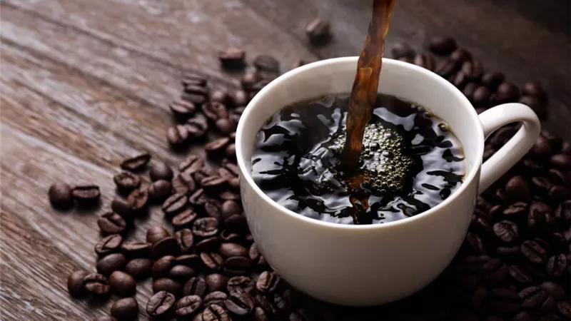 ما وراء فنجان الصباح.. متعة معتادة تخفي آثارا جانبية خطيرة