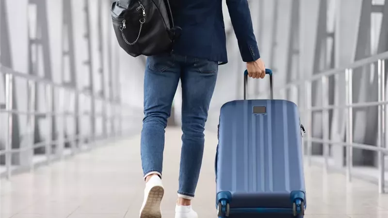 كيف ترتب حقيبة السفر بطريقة ذكية لتجنب تلف الأغراض 