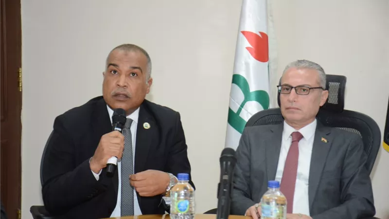 نقابة البترول تعقد ندوة للتعريف بقانون العمل الجديد