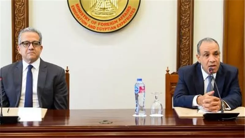 وزير الخارجية يستقبل خالد العناني لأول مرة بعد فوزه بمنصب اليونيسكو