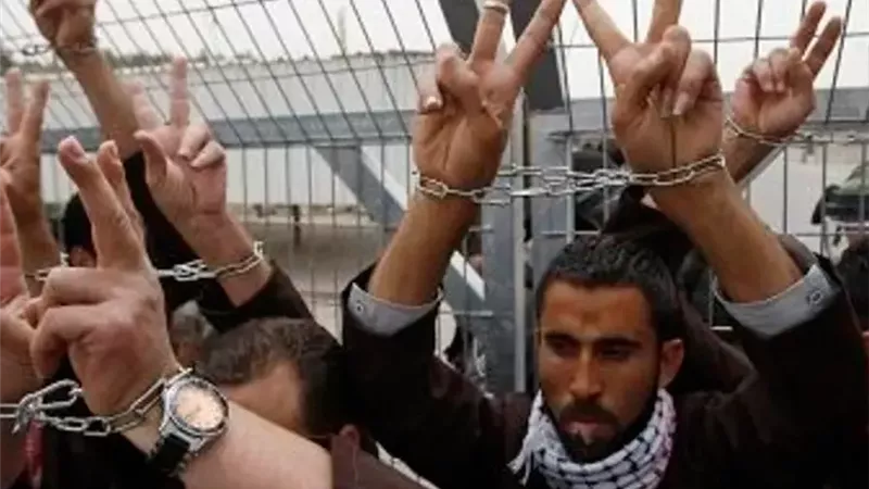 إعلام إسرائيلي: مشاورات حكومية لتعديل قائمة الأسرى الفلسطينيين قبل الإفراج
