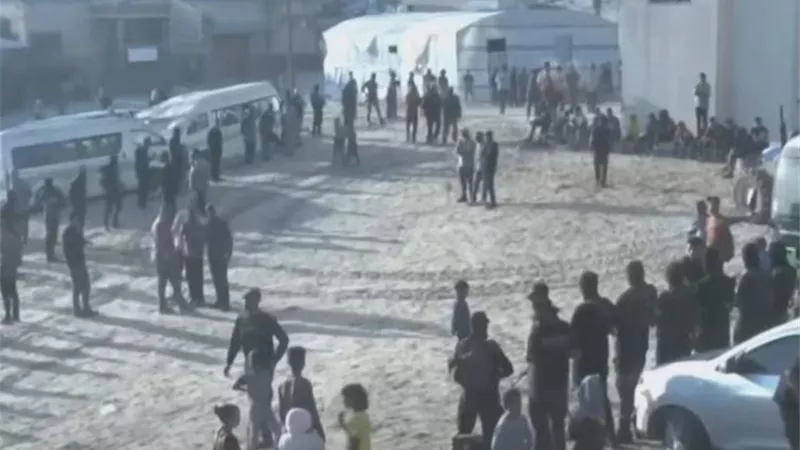 مشاهد متنوعة عن تجهيز الأسرى الفلسطينيين المقرر الإفراج عنهم اليوم