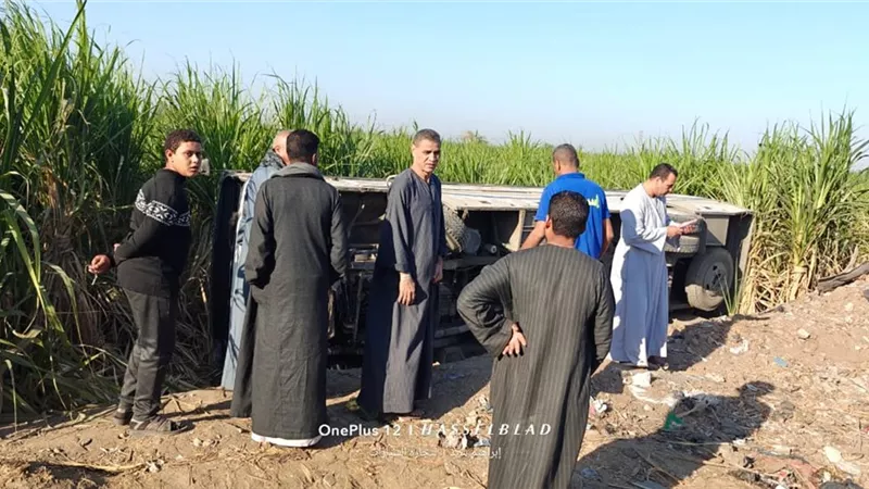 انقلاب أتوبيس عمال تابع لشركة مصر للألومنيوم في قنا 