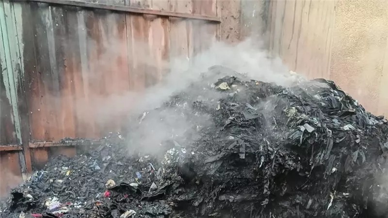 إصابة شخص في حريق داخل مصنع قطن بقرية صنافير في قليوب
