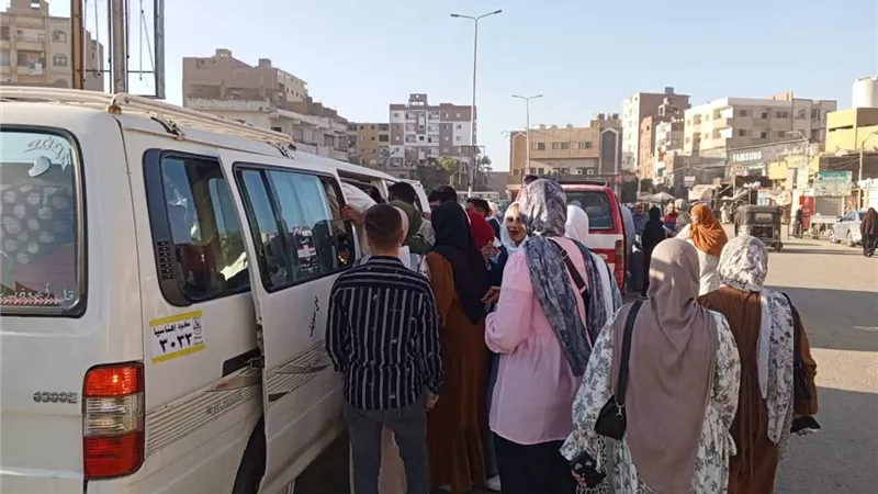 بني سويف: جهود ميدانية مكثفة بإهناسيا في قطاعات الرصف والكهرباء والتجميل