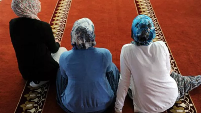  أحكام صلاة الجماعة للنساء وشروطها وضوابط خروجهن من المنزل