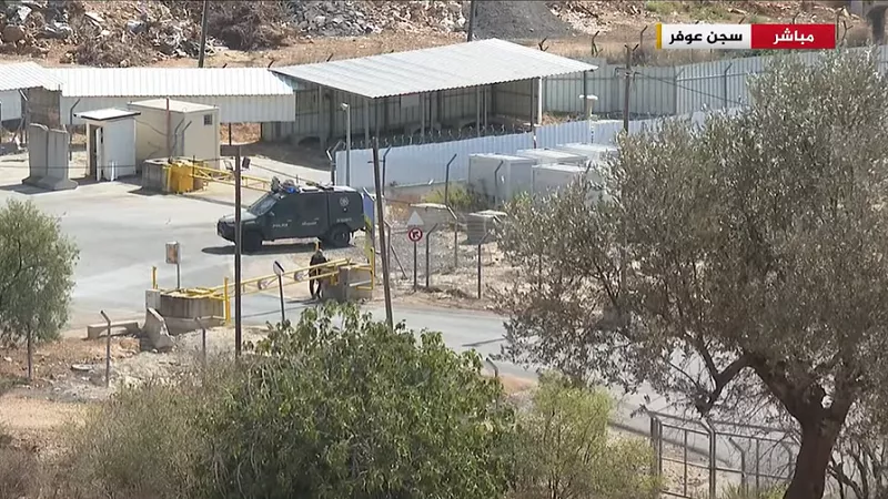 الصليب الأحمر يتسلم 13 رهينة من غزة لنقلهم إلى الجانب الإسرائيلي| فيديو