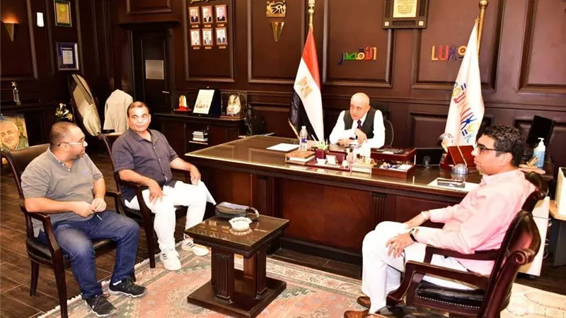 محافظ الأقصر يوجه بسرعة توصيل الغاز ورصف طريق أرمنت الوابورات