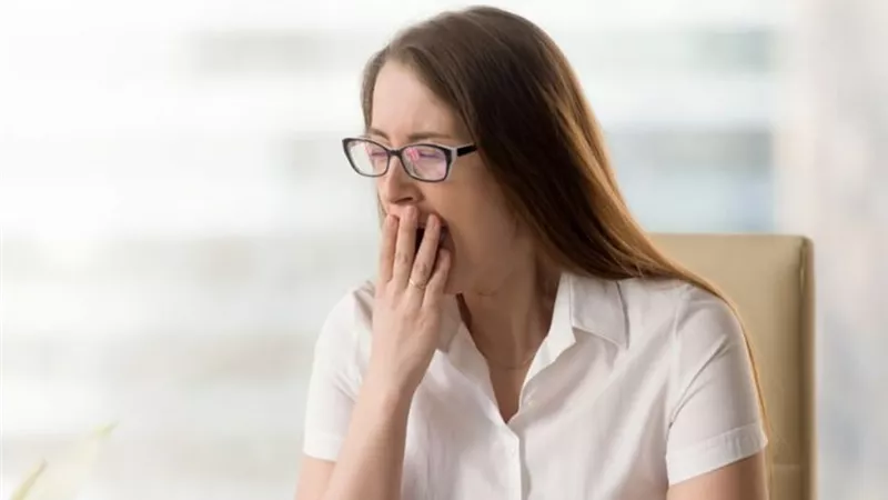 النعاس المفرط أثناء النهار.. أعراض مزعجة وحل يبدأ من سبعة أسئلة فقط 