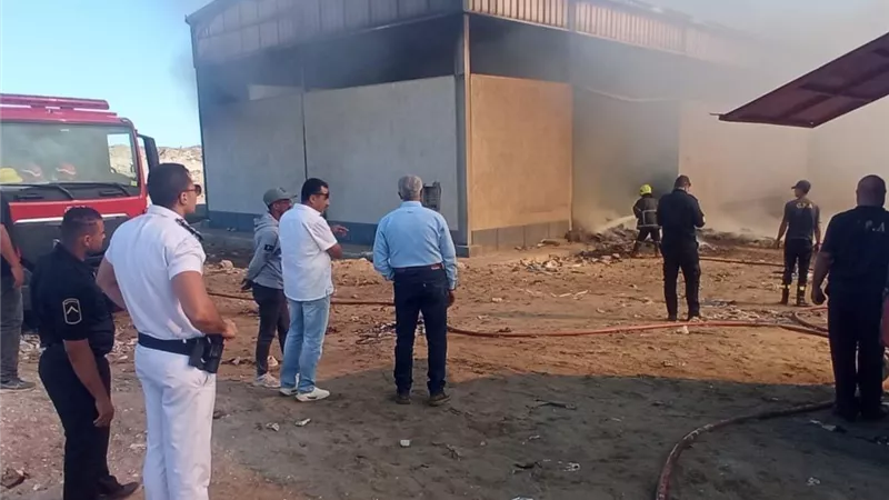  أثر على حركة الطيران.. السيطرة على حريق مخزنين للمخلفات في بورسعيد