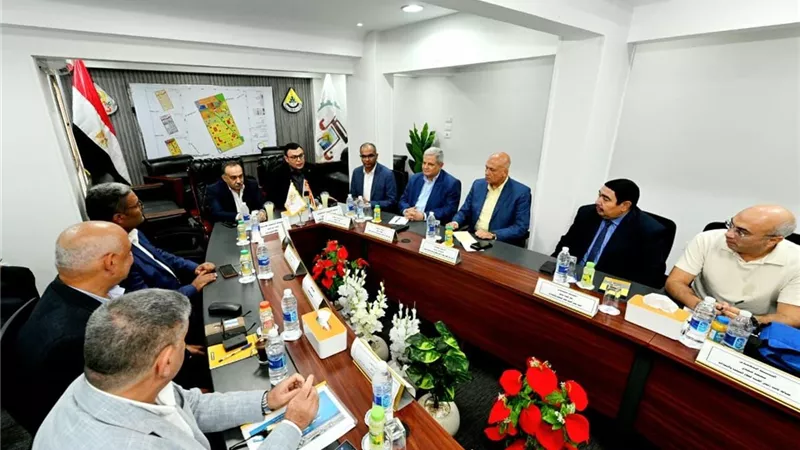 وزير الإسكان ومحافظ أسيوط يتابعان تنفيذ مشروعات المدن الجديدة