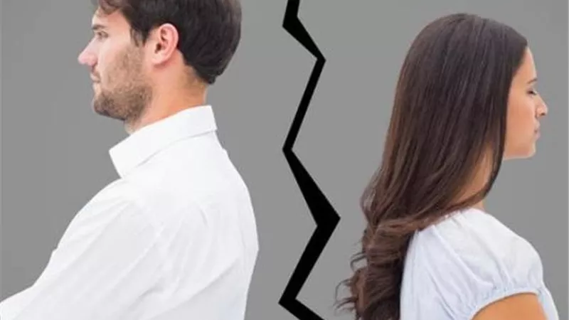 حكم الطلاق إذا تم التوقيع علىيه دون لفظ.. «الإفتاء تجيب»
