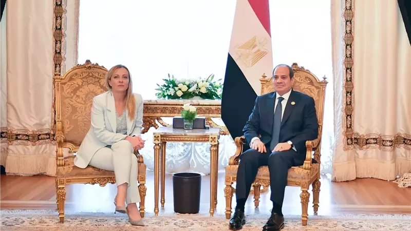 لمشاركتها في قمة شرم الشيخ بمصر.. الرئيس السيسي يستقبل رئيسة وزراء إيطاليا
