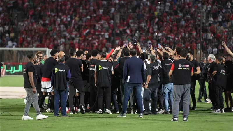ليلة لا تُنسى.. الجماهير والمنتخب يتشاركان الأحتفال بتأهل مصر لـ «المونديال»