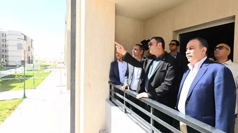 وزير الإسكان ومحافظ أسيوط يتفقدان مشروع 